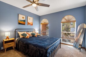 4 Schlafzimmer, Schreibtisch, Bügeleisen/Bügelbrett, WLAN