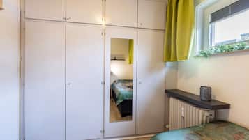 1 chambre, fer et planche à repasser, Wi-Fi gratuit, draps fournis