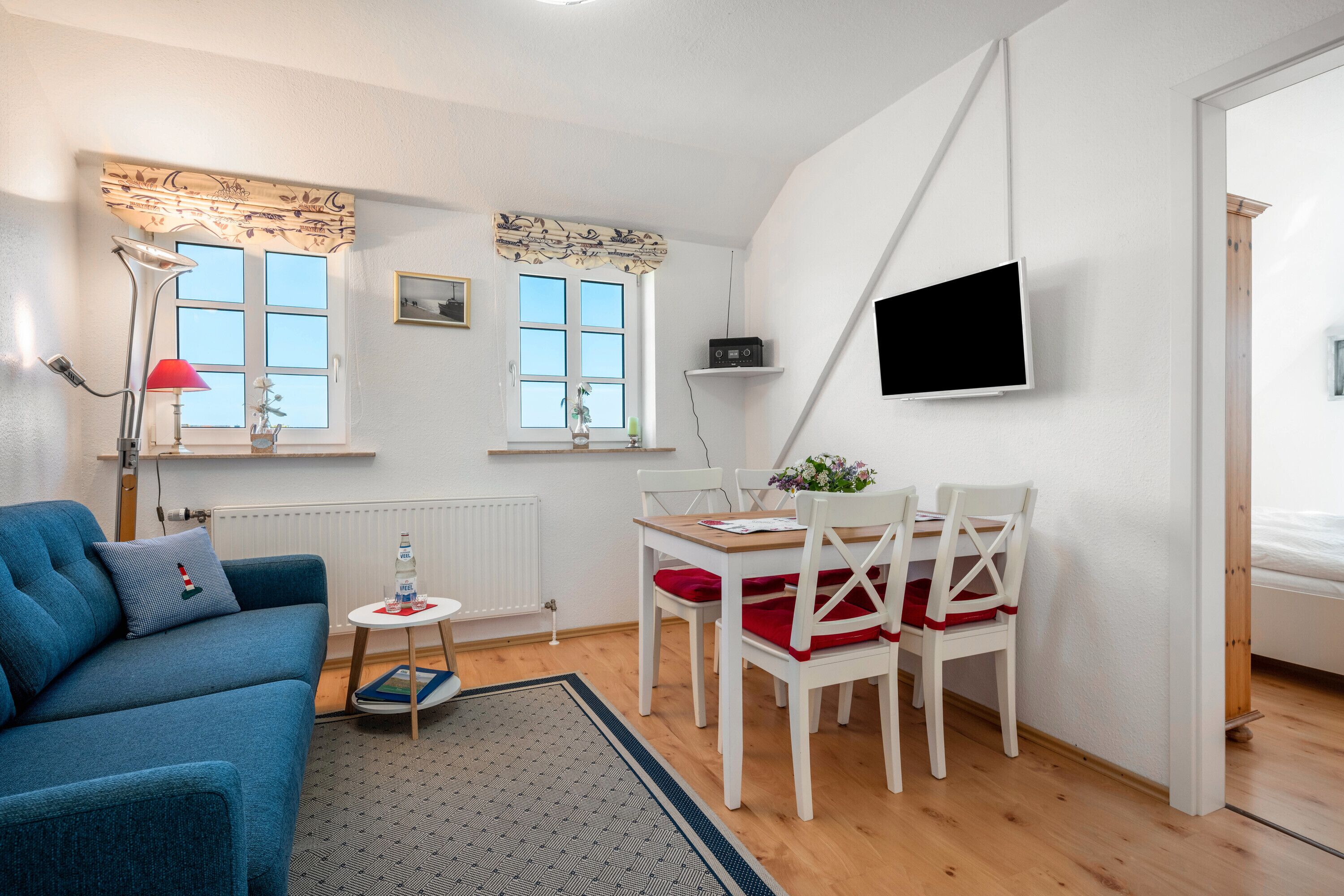 Tv, dvd-afspiller, bordtennisbord, stereoanlæg