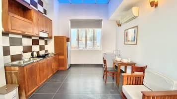 Deluxe Studio | In-room dining
