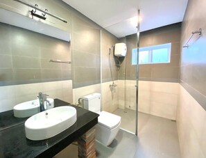 風筒、拖鞋、提供毛巾