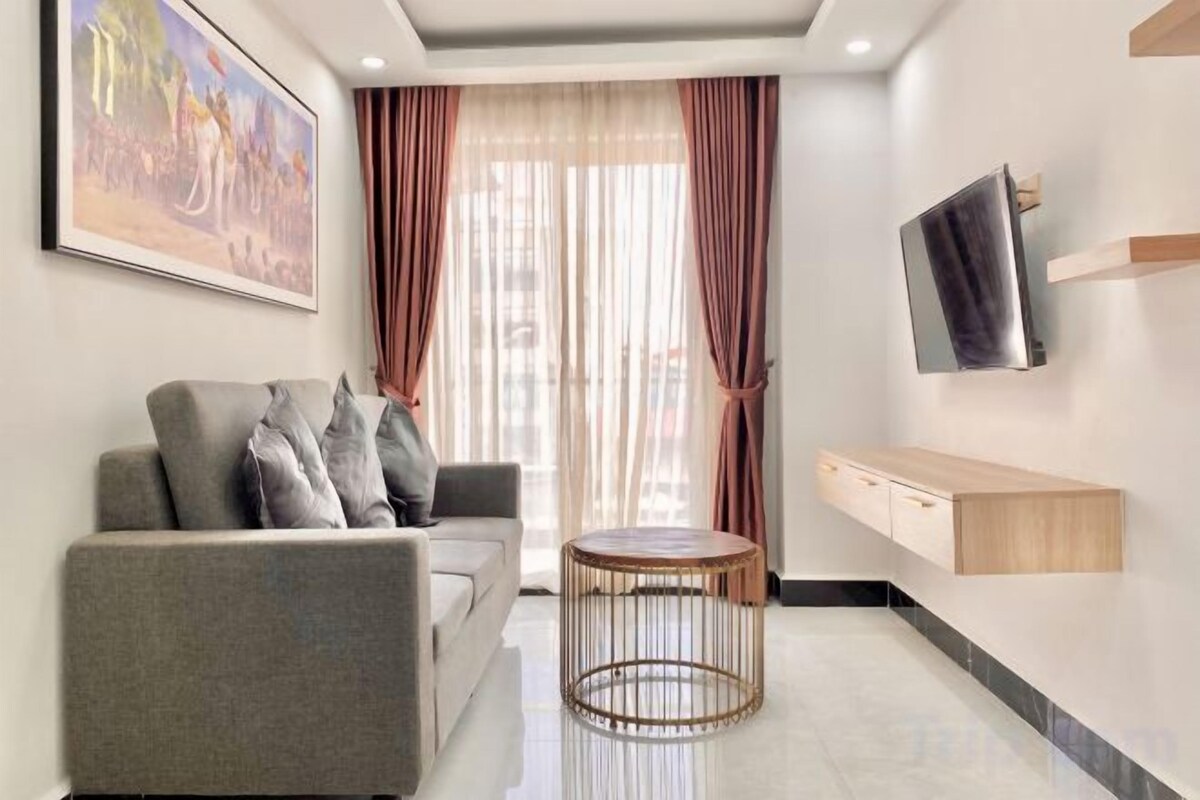Living area | 25-inch TV with cable channels