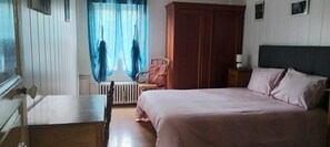 3 chambres, fer et planche à repasser, Wi-Fi