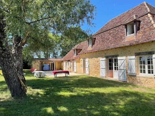 Ravissante ferme périgourdine avec vue imprenable sur la vallée et jardin