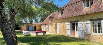 Charming Périgord farmhouse with breathtaking views over the valley and garden