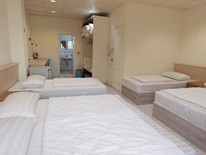 ห้องเบสิกสตูดิโอสวีท | ห้องน้ำ | ฝักบัว, ไดร์เป่าผม, ผ้าเช็ดตัว, กระดาษชำระ