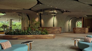 Un interior moderno con un diseño de techo único, zonas de estar y una recepción.