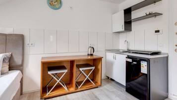 Apartment | Private kitchen | Electric kettle, toaster