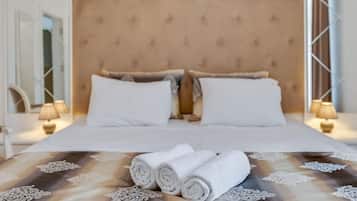 Căn hộ | 2 phòng ngủ, trang bị nội thất với thiết kế riêng biệt, bộ trải giường