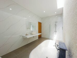 Villa, 2 Bedrooms, Pool View | Bathroom - Giok Ubud (Mas)