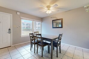 Dining - Beach Access Across the Street, Shared Heated Pool (Corpus Christi)