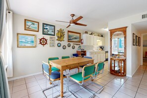 Dining - Beach Access Across the Street, Shared Heated Pool (Corpus Christi)