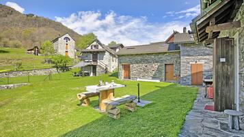 Family Chalet, Multiple Bedrooms, Mountainside (Rustico Ca del Pol) | Outdoor dining