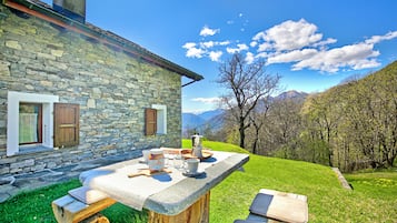 Family Chalet, Multiple Bedrooms, Mountainside (Rustico Ca del Pol) | Outdoor dining