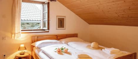 Family Chalet, Multiple Bedrooms, Mountainside (Rustico Ca del Pol) | 1 bedroom, free WiFi, bed sheets