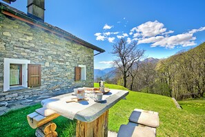 Outdoor dining - Rustico Ca del Pol (Cugnasco-Gerra)