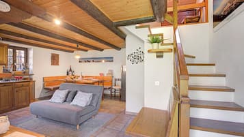 Flat-screen TV, fireplace