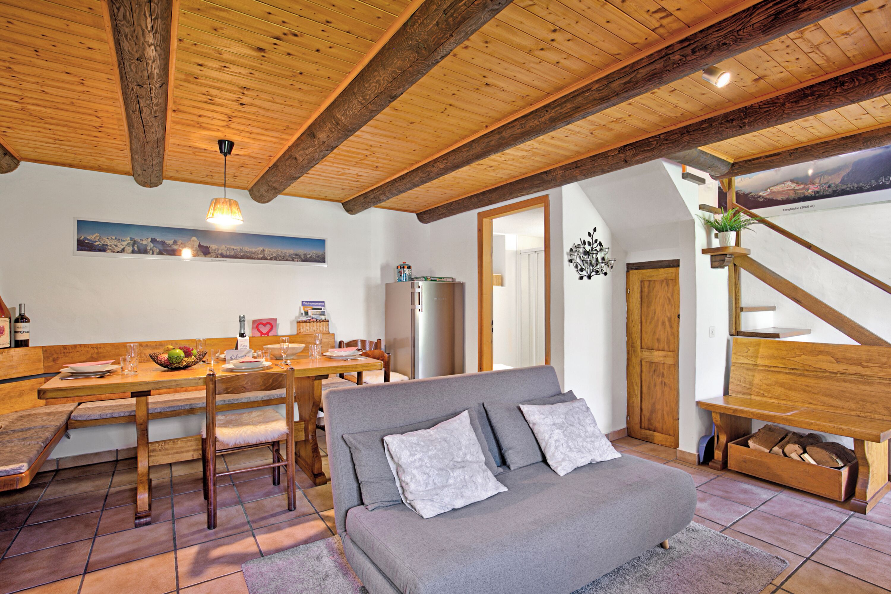 Télévision à écran plat, cheminée