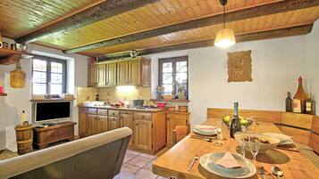 Family Chalet, Multiple Bedrooms, Mountainside (Rustico Ca del Pol) | Dining