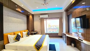 Down duvets, desk, laptop workspace, free WiFi - Hotel heritage inn Balasore (Balasore)