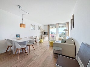 Unclassified image, 3 of 35, button