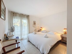 Desk, iron/ironing board, travel cot, WiFi