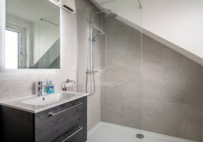 Shower, towels
