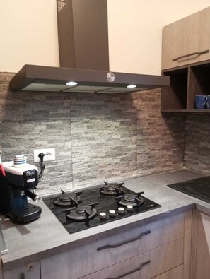 Fridge, oven, stovetop, coffee/tea maker - Casa Morretta graceful Palazzetto cielo/terra in the historical center of Viterbo (Viterbo)