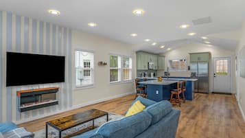 Signature House, 4 Bedrooms, City View | Living room