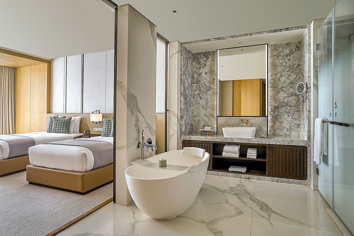 Deluxe Mountain View Twin Room | In-room safe, blackout curtains, free WiFi