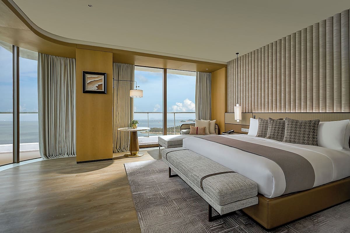 Suite, balcón, vistas al mar | Caja fuerte, cortinas opacas, wifi gratis