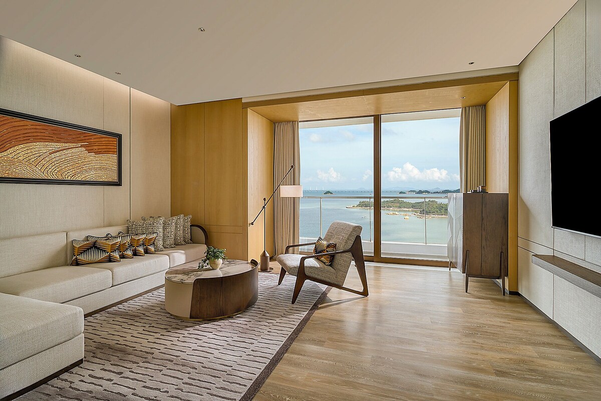 Opera House·Sea View Suite | In-room safe, blackout curtains, free WiFi