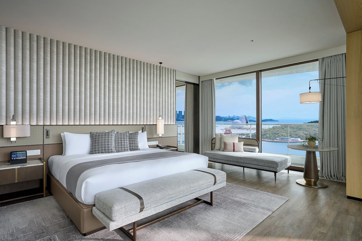 City Icon·Sea View Suite (Zhuhai Fisher Maiden Statue, Opera House & HZM Bridge) | In-room safe, blackout drapes, free WiFi