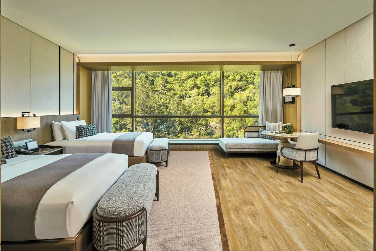 Habitación doble, 2 camas dobles | Caja fuerte, cortinas opacas, wifi gratis