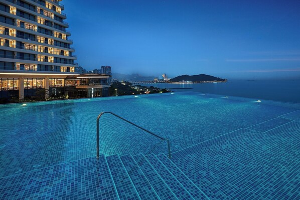 Outdoor pool - Grand Ocean View Hotel Zhuhai (Zhuhai)