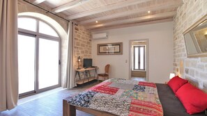 3 bedrooms, iron/ironing board, travel cot, WiFi - Villa Stella absolute privacy in a secluded location with Heatable pool (Atsipopoulo)