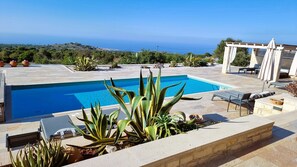 Pool - Villa Stella absolute privacy in a secluded location with Heatable pool (Atsipopoulo)