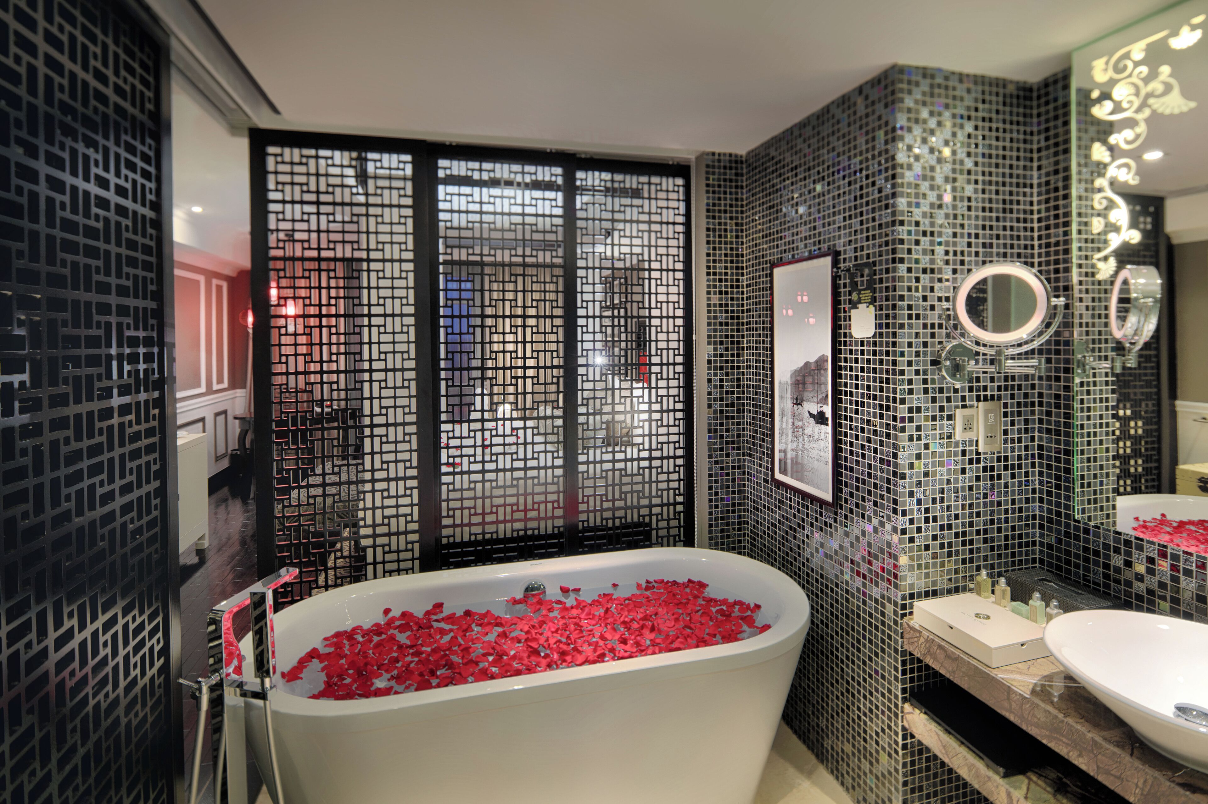 Bañera y ducha independientes, artículos de tocador gratuitos