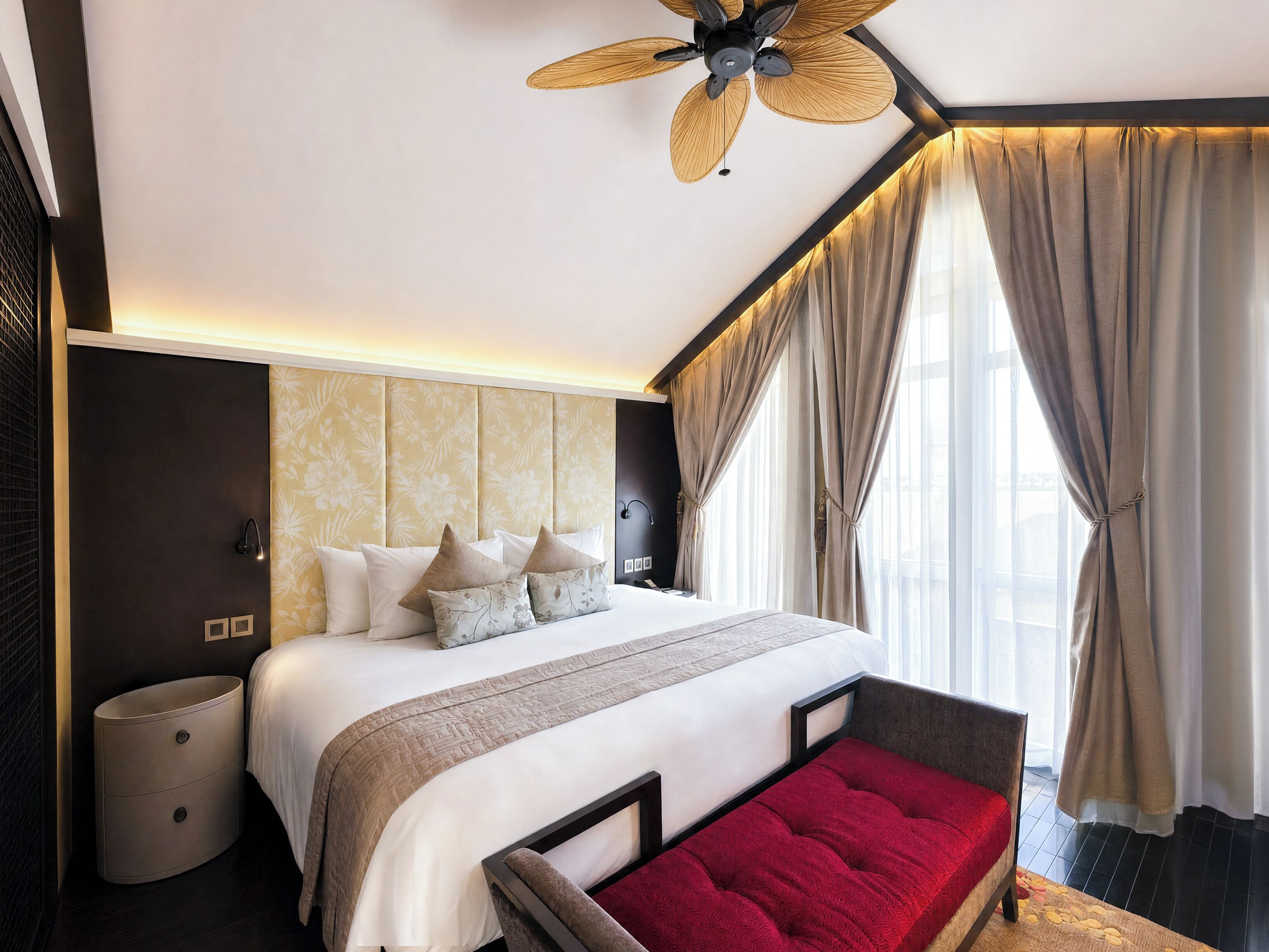 Heritage Presidential Suite 2 Bedroom | Minibar, in-room safe, desk, laptop workspace