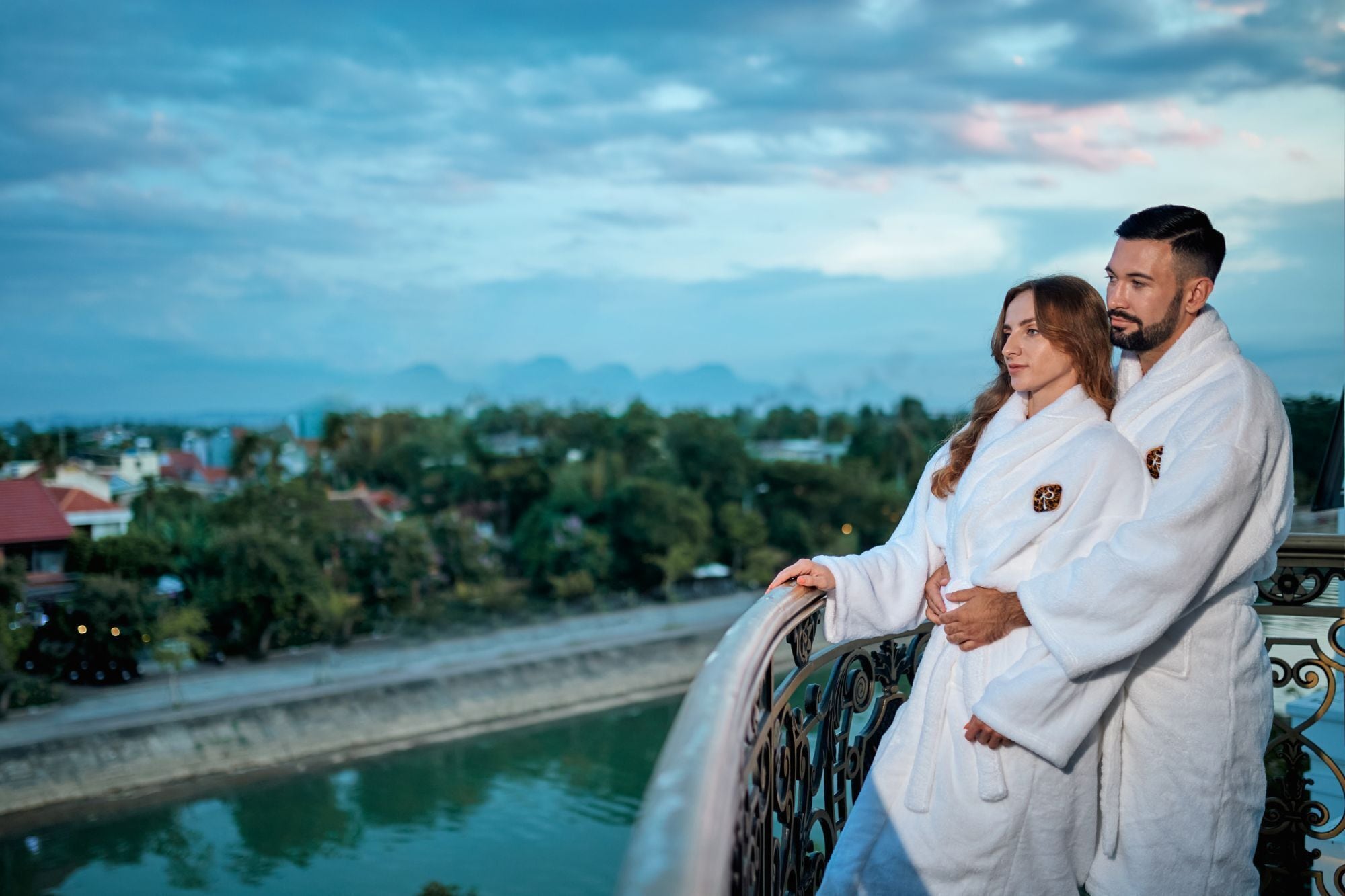 Deluxe Suite King with Executive Lounge Access | Minibar, in-room safe, desk, laptop workspace