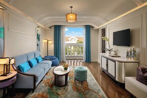 Deluxe Suite King with Executive Lounge Access | Minibar, in-room safe, desk, laptop workspace - Hotel Royal Hoi An Danang (Da Nang)