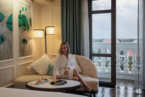 Deluxe Suite King with Executive Lounge Access | Minibar, in-room safe, desk, laptop workspace - Hotel Royal Hoi An Danang (Da Nang)