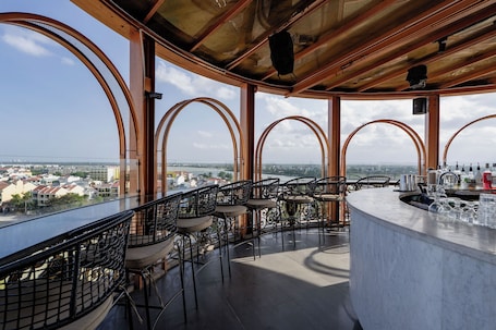 3 bars/lounges, rooftop bar. Hotel Royal Hoi An Danang