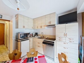 Fridge, microwave, dishwasher, coffee/tea maker