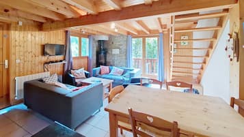 TV, caminetto, lettore DVD