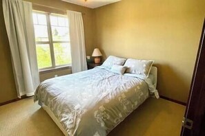 3 bedrooms, free WiFi, bed sheets - 3 BDR Townhouse / Pet friendly / Great Location (Invermere)