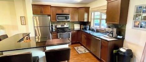 Frigorífic, microones, forn i placa de cuina