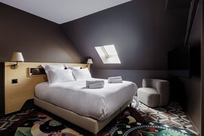 9 bedrooms, travel cot, WiFi, bed sheets