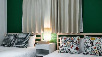 Comfort Villa | Bathroom | Combined shower/tub, rainfall showerhead, free toiletries, hair dryer