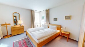 2 soverom, skrivebord, wi-fi (inkludert) og sengetøy